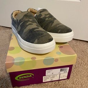 Soda camo slip ons size 7 Womens